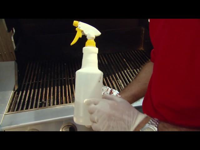 Here's How You Clean a Grill Using Vinegar and Aluminum Foil