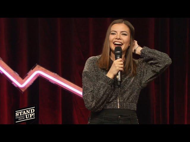 Litschi-Schalen als BH  | Maria Clara Groppler | Stand up Comedy