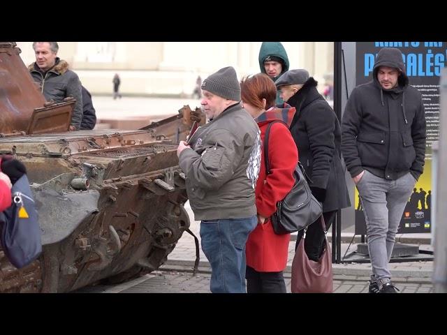 Подбитый российский танк в центре Вильнюсе. Что об этом думают жители столицы