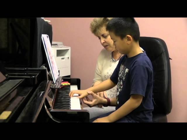 Piano Lessons for the Beginners. Exercises for the Upper Body relaxation