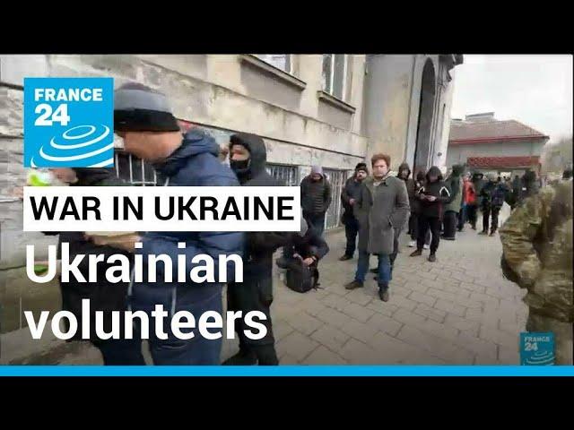 Ukrainian volunteers flood army recruitment centers • FRANCE 24 English