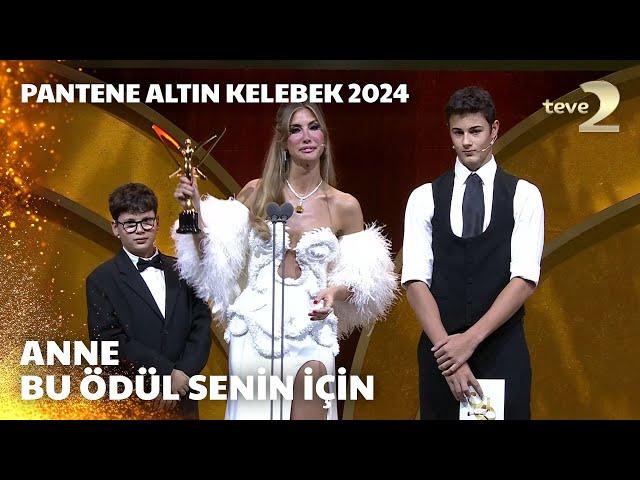 En İyi Kadın Program Sunucu – Çağla Şıkel | Pantene Altın Kelebek Ödülleri 2024