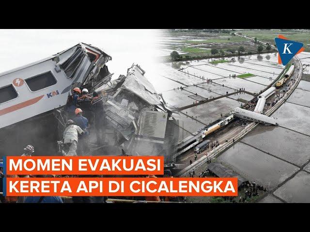 Detik-detik Proses Evakuasi Korban Kecelakaan Kereta Api di Cicalengka