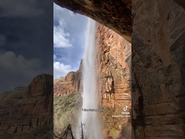 Weeping Rock Trail in Zion National Park #zionnationalpark #zionhikes #utahtravel #bucketlisttravel