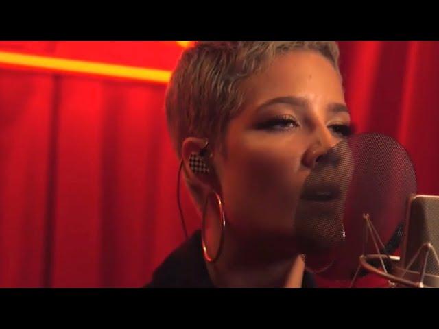 Halsey - Acoustic performance of “now or never” at “red room” (Full video)