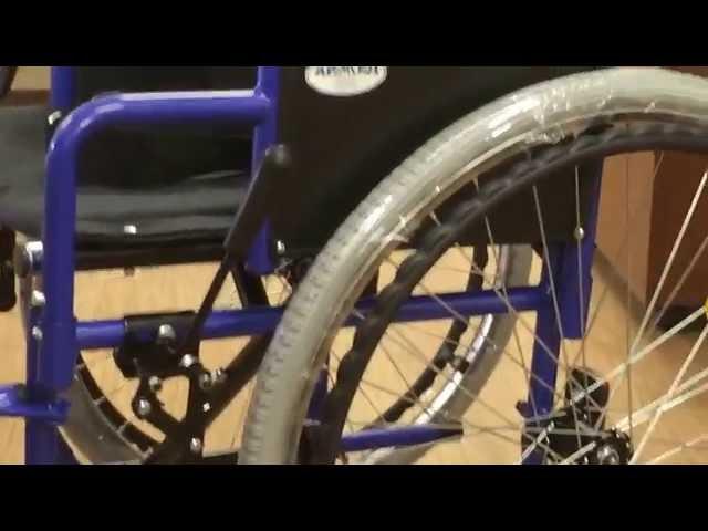 Инвалидная коляска складная со съемными подлокотниками и подножками CA923E