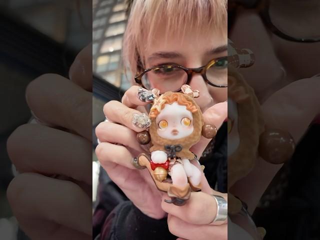 Unboxing the new Skullpanda ‘Tell Me What You Want’ blindboxes in the streets of Japan #popmart