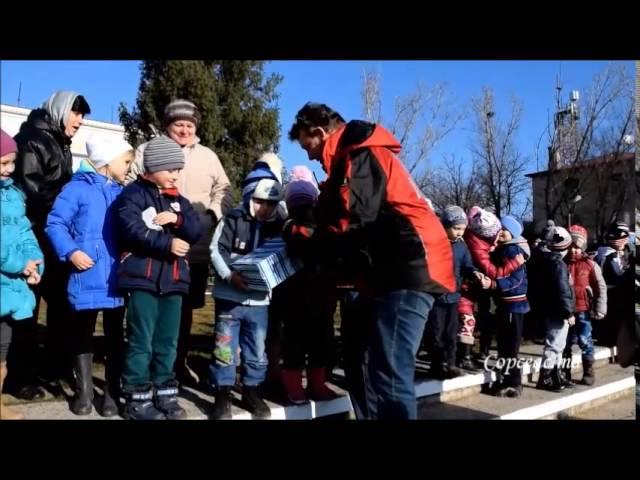 Новогодние подарки детям от немецких друзей.