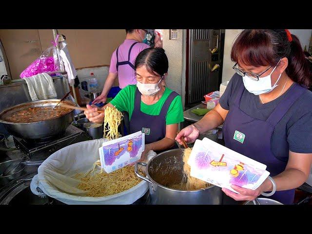 Popular Taichung Fried Noodles that start selling at 3 a.m/凌晨3點開賣的人氣小吃,天津路無名炒麵-Taiwanese Street Food