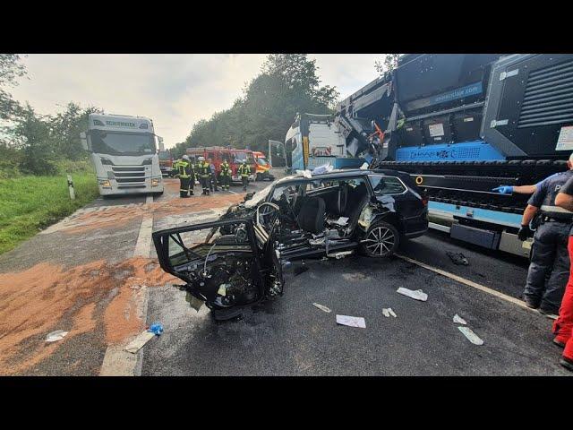 Tödlicher Unfall bei Boden - 20-Jähriger kracht frontal in LKW