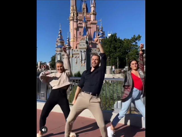 derek hough, Hayley erbert and Julianne hough dance tiktok- 2021