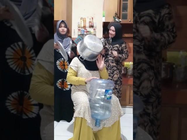 Video Viral...Ibu muda konser dangdut ga kuat tahan tawa.....#videolucu #efekppkm #dirumahsaja