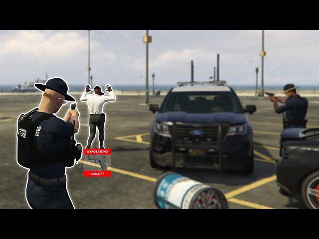 ZOSTAŁEM FAŁSZYWYM POLICJANTEM w GTA RP *trollowanie graczy*