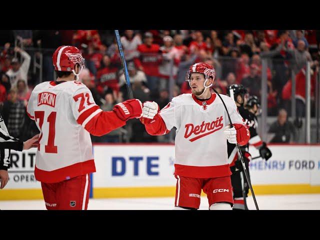 High five from Patrick Kane lifts Red Wings over Sabres