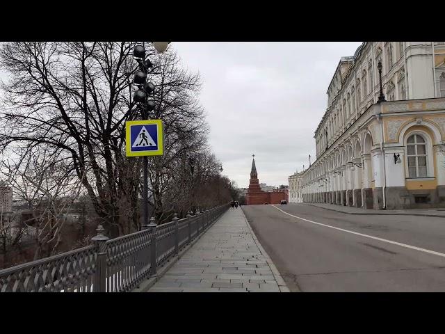 Москва 3707 Кремль: Соборная и Дворцовая площадь, Боровицкая улица весна день