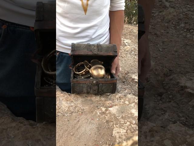 Box of gold hunter with mital dedector #metaldetecting #chasse_au_trésor #gold#fund