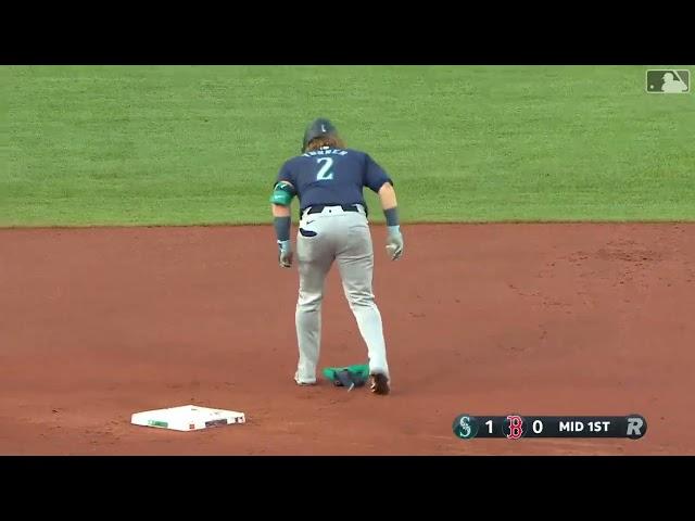 Justin Turner's first hit with the Mariners is an RBI single!