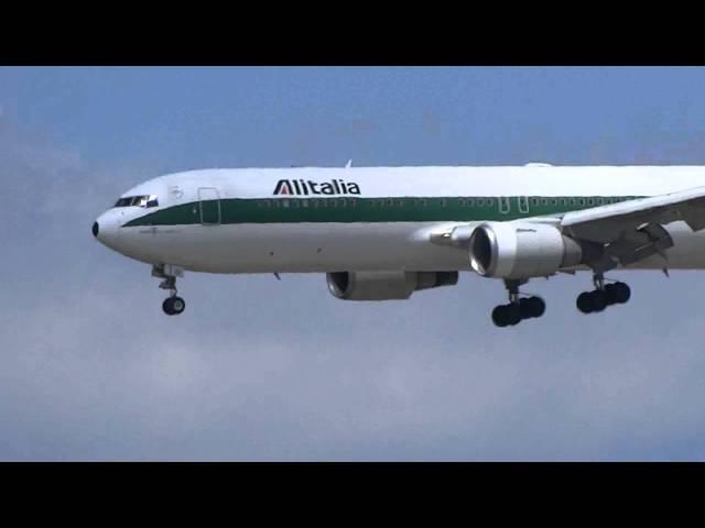 Alitalia Boeing 767-33A/ER Landing Runway 27L as AZA #628 from LIRF / FCO to Chicago O'Hare