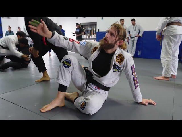 FULL ROUND: Adam Wardziński Shark Tank At Checkmat