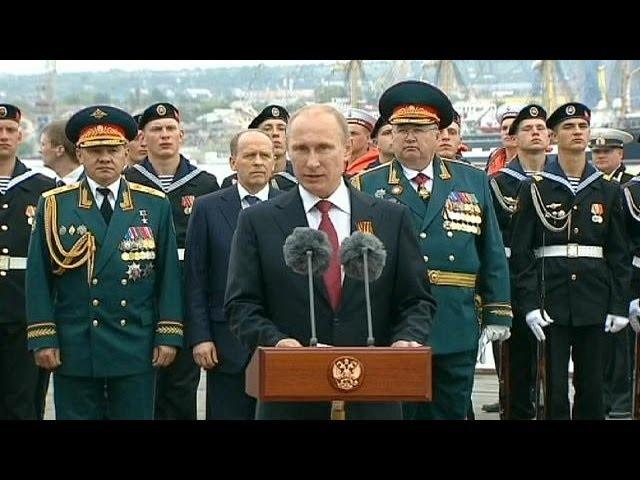 Putin shows support for Crimea with historic Victory Day visit