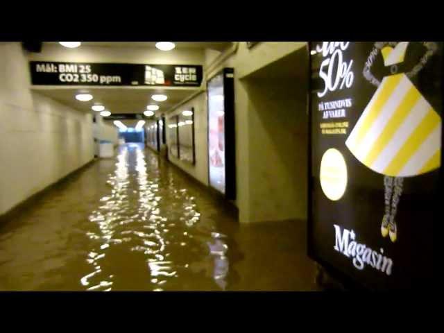 FLOODING ELEVATOR in a tunnel full of water