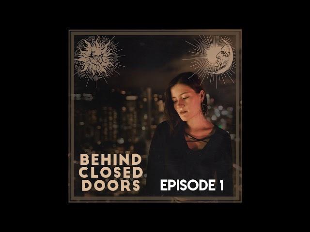 BEHIND CLOSED DOORS - PODCAST - FOLGE 1 von Madeline Juno