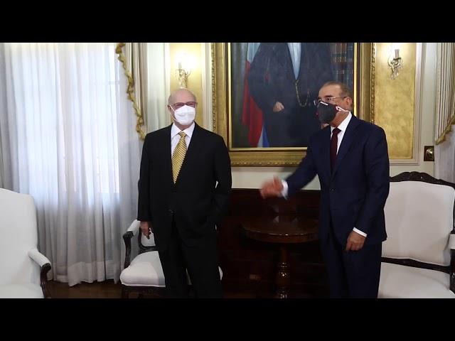 Expresidente Hipólito Mejía visita al presidente Danilo Medina en Palacio Nacional.