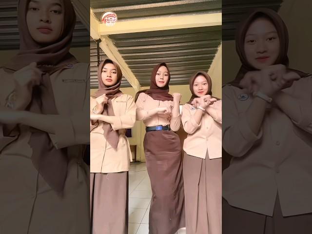 salam pramuka cinta ️ #shorts #joget #cantik #masasekolah #trending