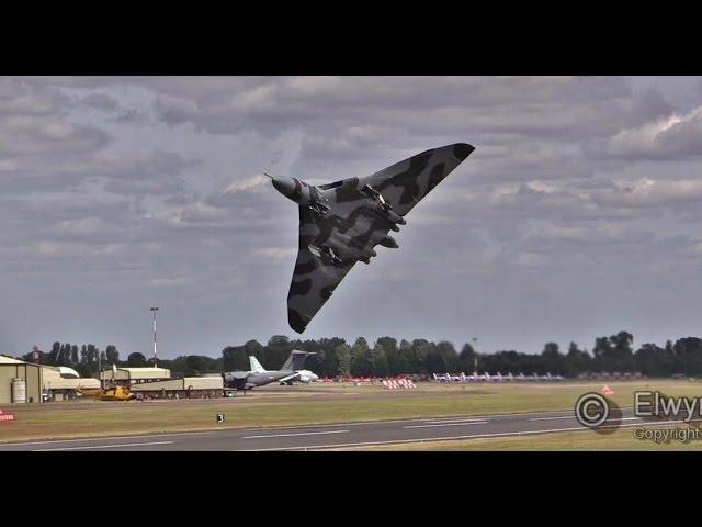 RIAT 2015  Avro Vulcan XH558  HOWLs!!