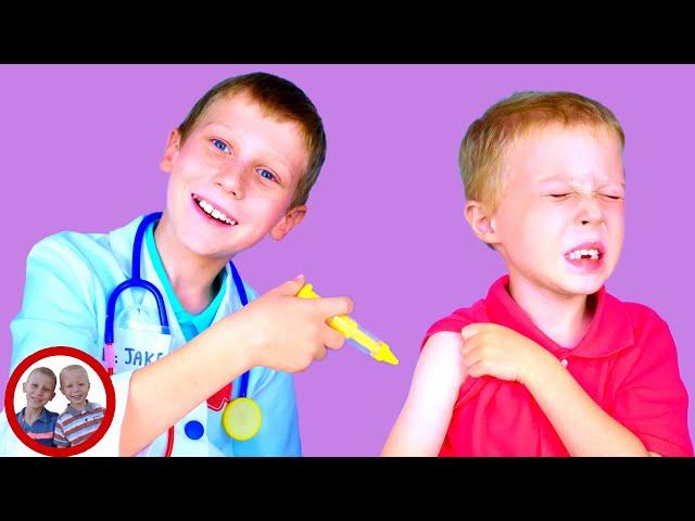 Helpful patient | Mike and Jake pretend play | Doctor set toys | Doctor kit  डॉक्टर सेट| العاب دكتور