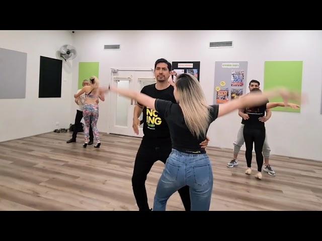 ⭐ BACHATA MODERNA COMBO ⭐ #bachata class by Juan Ruiz and Kelsi