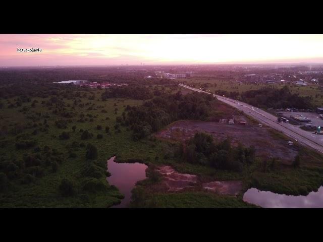 Sunset view from above. Pemandangan langit senja yang santai