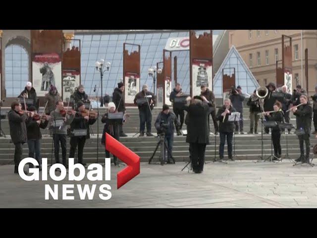 Kyiv Symphony Orchestra holds "concert for peace" in Maidan Square