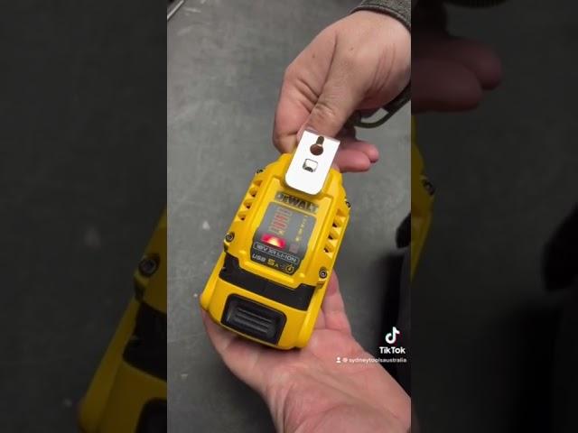 New DEWALT USB Portable Charger (DCB094K-XE)