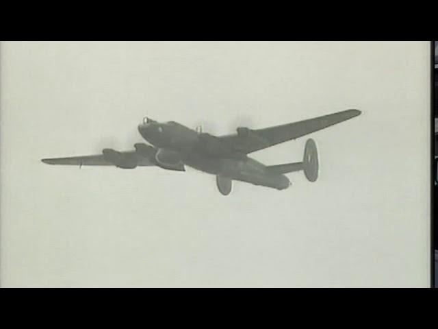 Avro Shackleton AEW.2 of 8 Squadron last flypast over London and The Queen at Buckingham Palace.