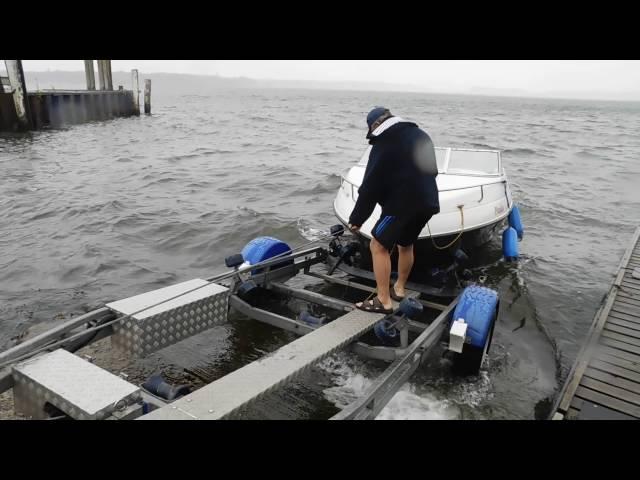 Sportboot slippen in 3 min. ZU VERKAUFEN !!! Video 2 - Aus dem Wasser