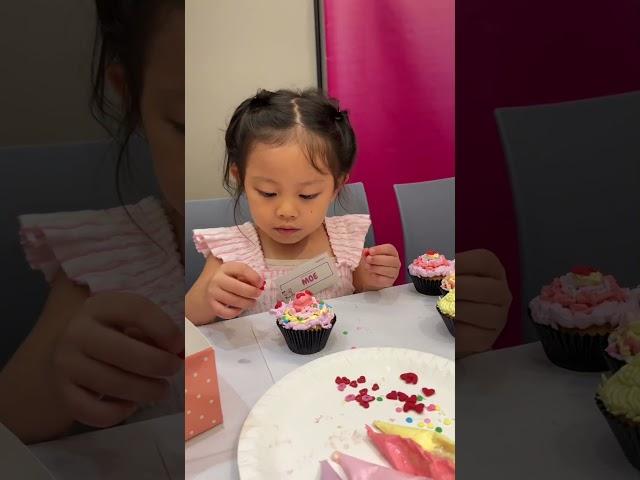 BakinLove x ShineBright - Kids Cupcake Decorating Class