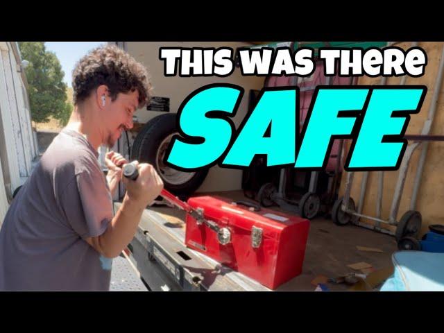 They Used This As A SAFE I Bought An Abandoned Storage Unit And Found Safe