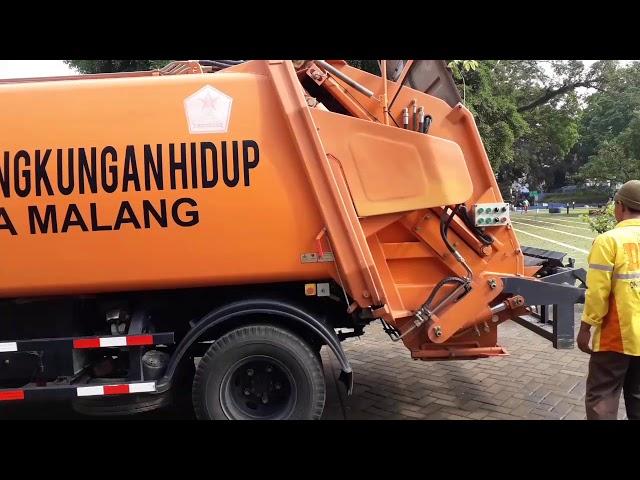 Truk Pengangkut Sampah Canggih Milik Pemkot Malang                         #truksampah