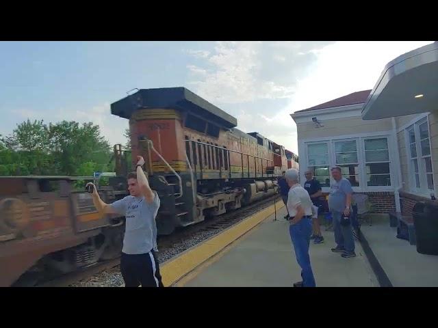 La Plata Rail Days 2023 -- FAST westbound Z train at the Amtrak platform