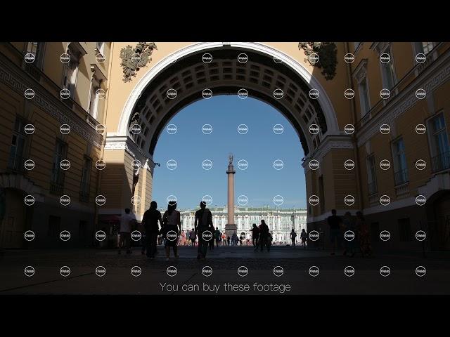 Silhouette of tourists through the arch of the general staff on the Palace square background