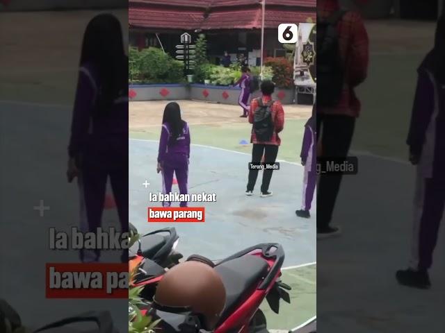 Viral! Siswa SMK Tantang Guru Sambil Bawa Parang #Shorts