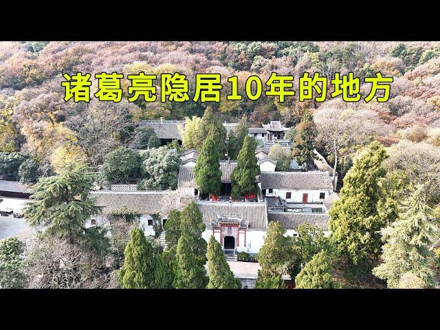 The thatched cottage where Zhuge Liang lived for 10 years reveals his life in his youth