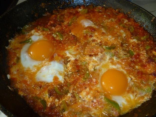 Tomaten/Paprika Pfanne mit Eier - Türkische Rezepte-Menemen
