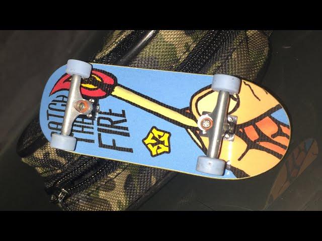 Fingerboard setup - yellowood deck - dynamic trucks - oak wheels