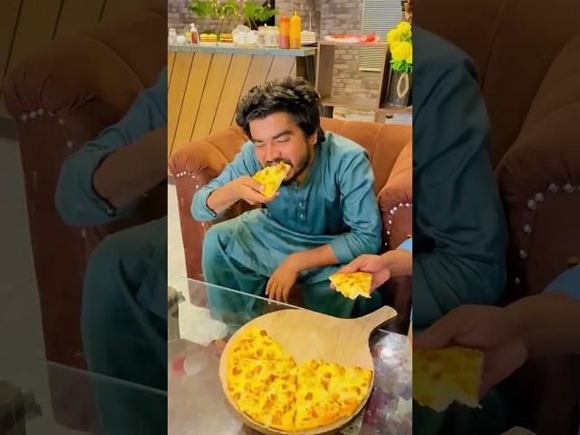 Free ka pizza  molvi ki jaib se 