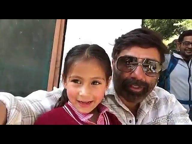 Sunny deol  with school girl #funny video