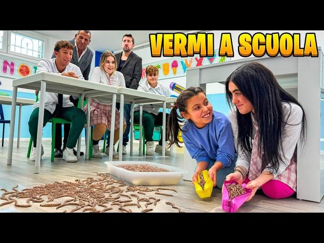 VIVIAMO IN UNA SCUOLA PIENA DI VERMI! ZIA NICOLE E ILARY SCAPPANO DALLA CLASSE!