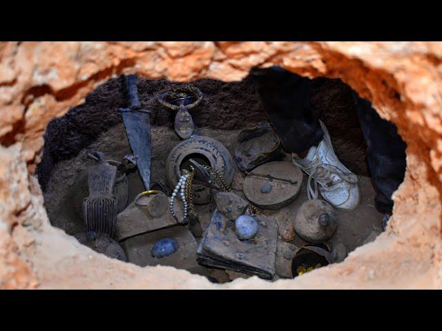 METAL DETECTOR BATTLE : found an Arab treasure with the most precious gemstone using metal detector