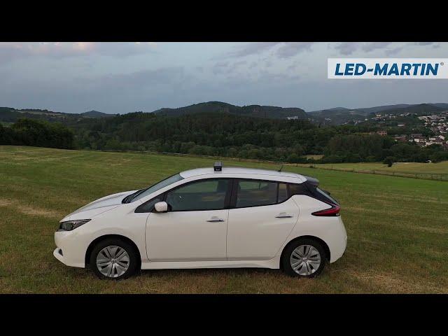 LED-MARTIN® LURKER exception LED Warnbalken auf Nissan Leaf, vollelektrisch